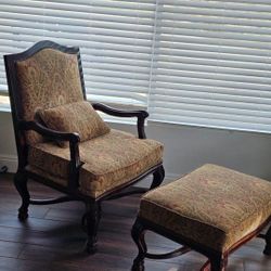 Vintage Accent Chair With Ottoman