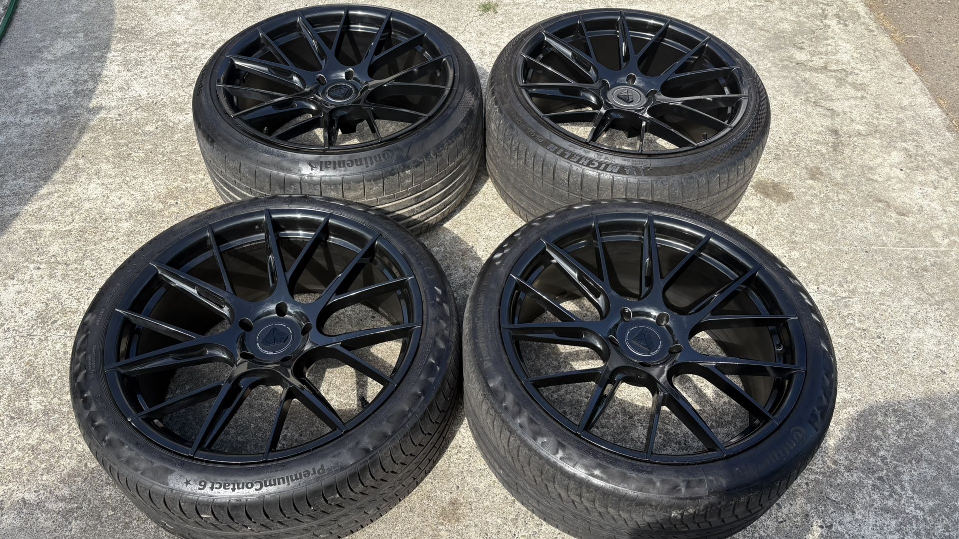 22 INCH BLAQUE DIAMOND RIMS AND TIRES 5x130