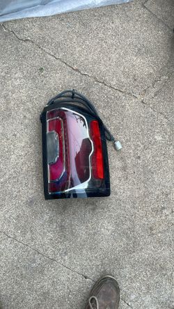 2016. 2018 GMC Sierra 1500 Right Tail Light