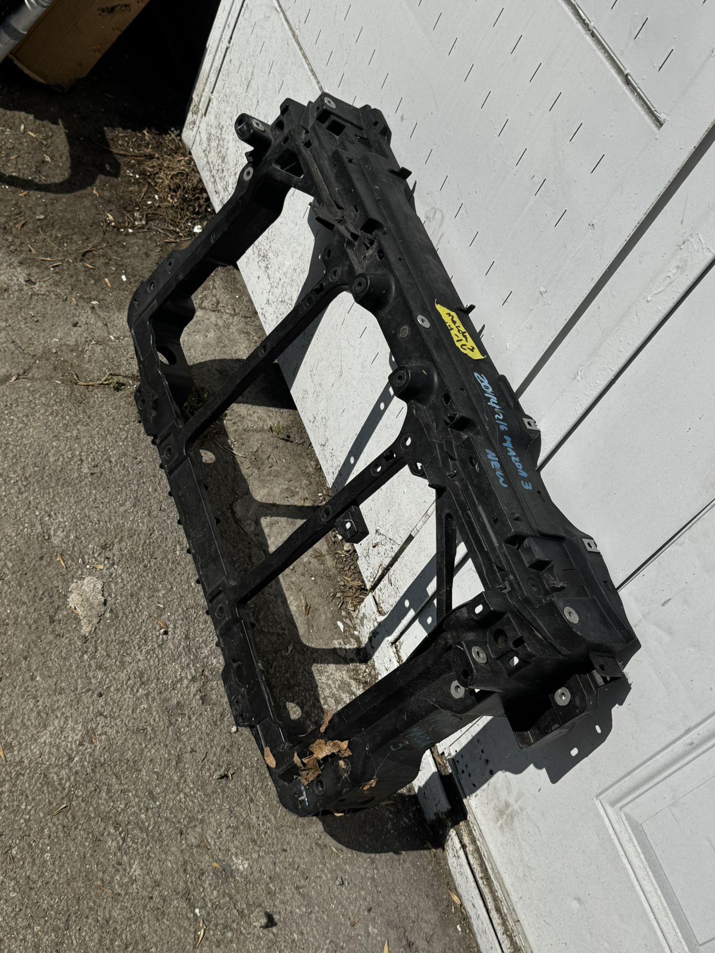 Radiador Support Mazda 3 14-18