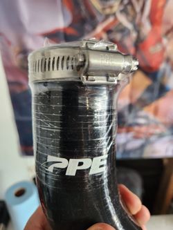 2005 LLY DURAMAX UPPER RAD HOSE