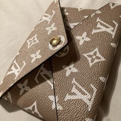 Clutch Or Med Size Wallet 