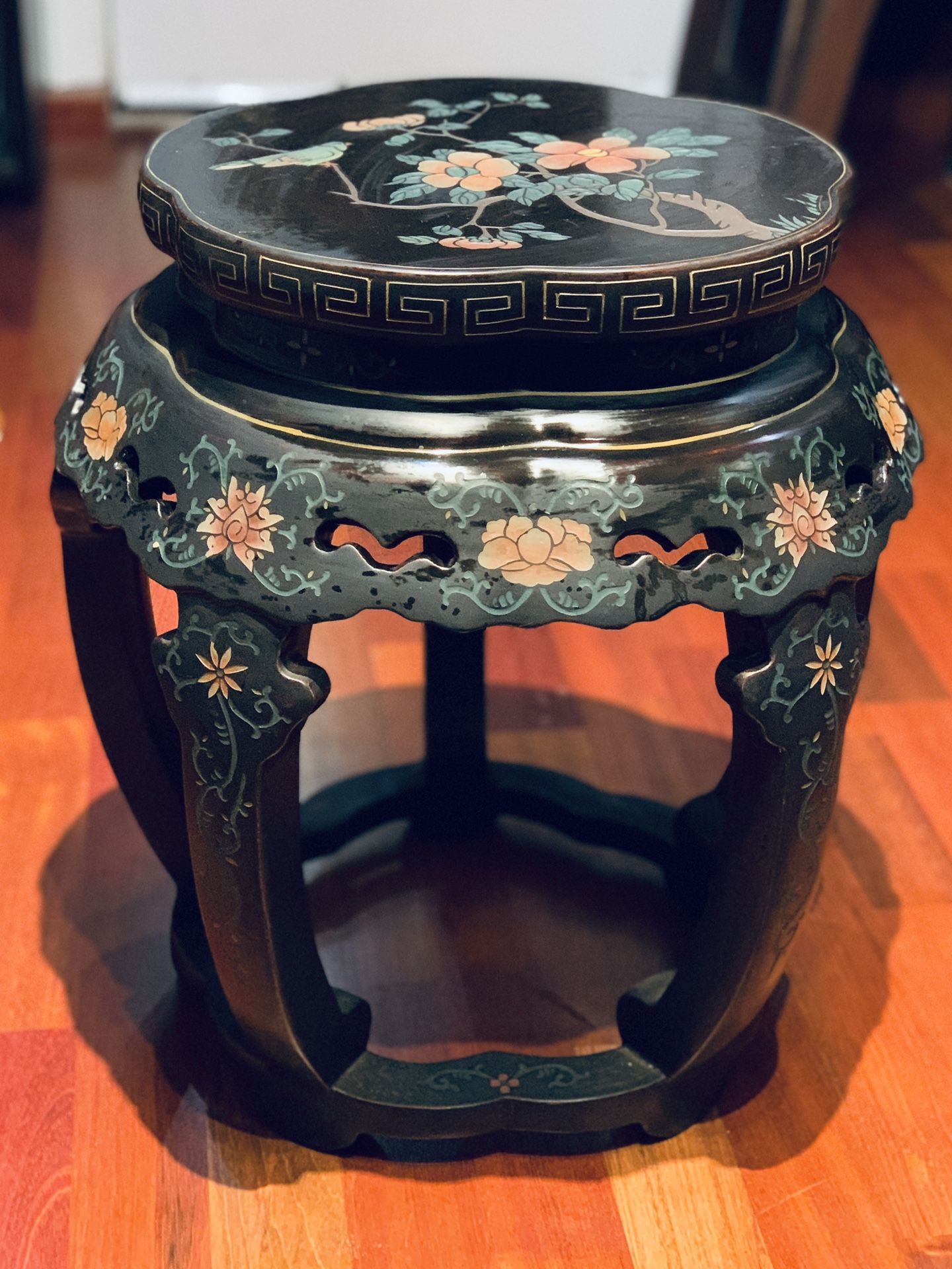 Gorgeous Vintage Asian Stool/cocktail Table