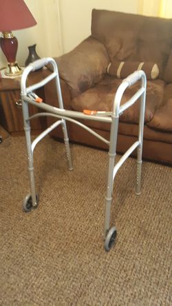 BRAND NEW folding Walker in perfect condition only 25$