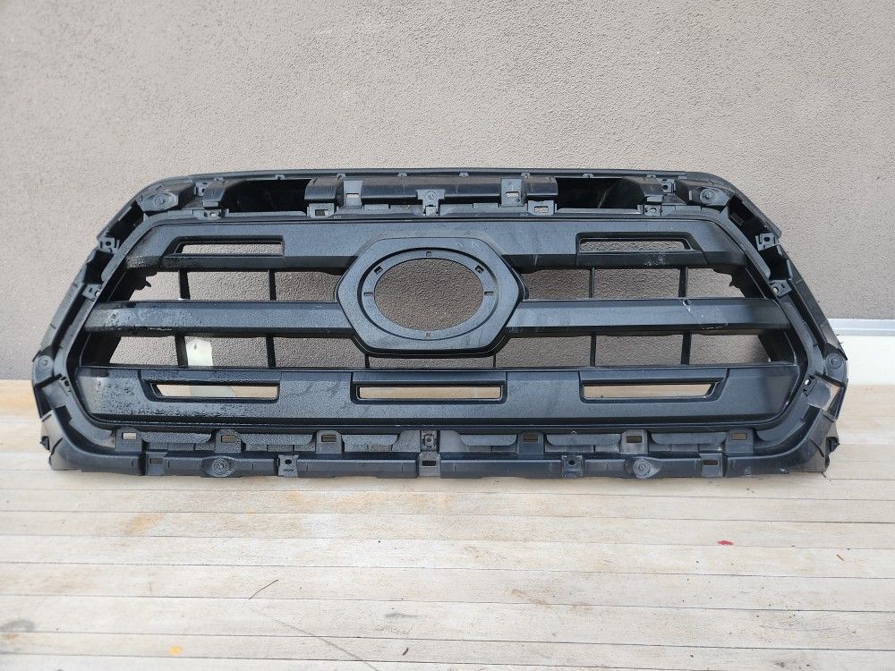 2016-2021 Toyota Tacoma Grille Replacement