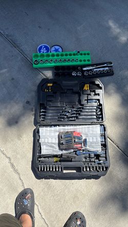 Dewalt Mechanic Tool Set with Case