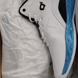 Size 10.5 Q4 Basketball Shoes Brand New 