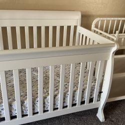 DaVinci Kalani 4-in-1 Convertible Crib in White & Changing table