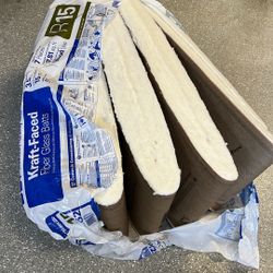 R15 Kraft faced Fiber Glass batts Insulation
