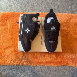 Louis Vuitton skates size 10 ✅