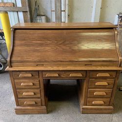 1969 Jasper Cabinet Company by Americana Roll Top Desk. 