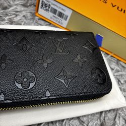 LV woman wallet 