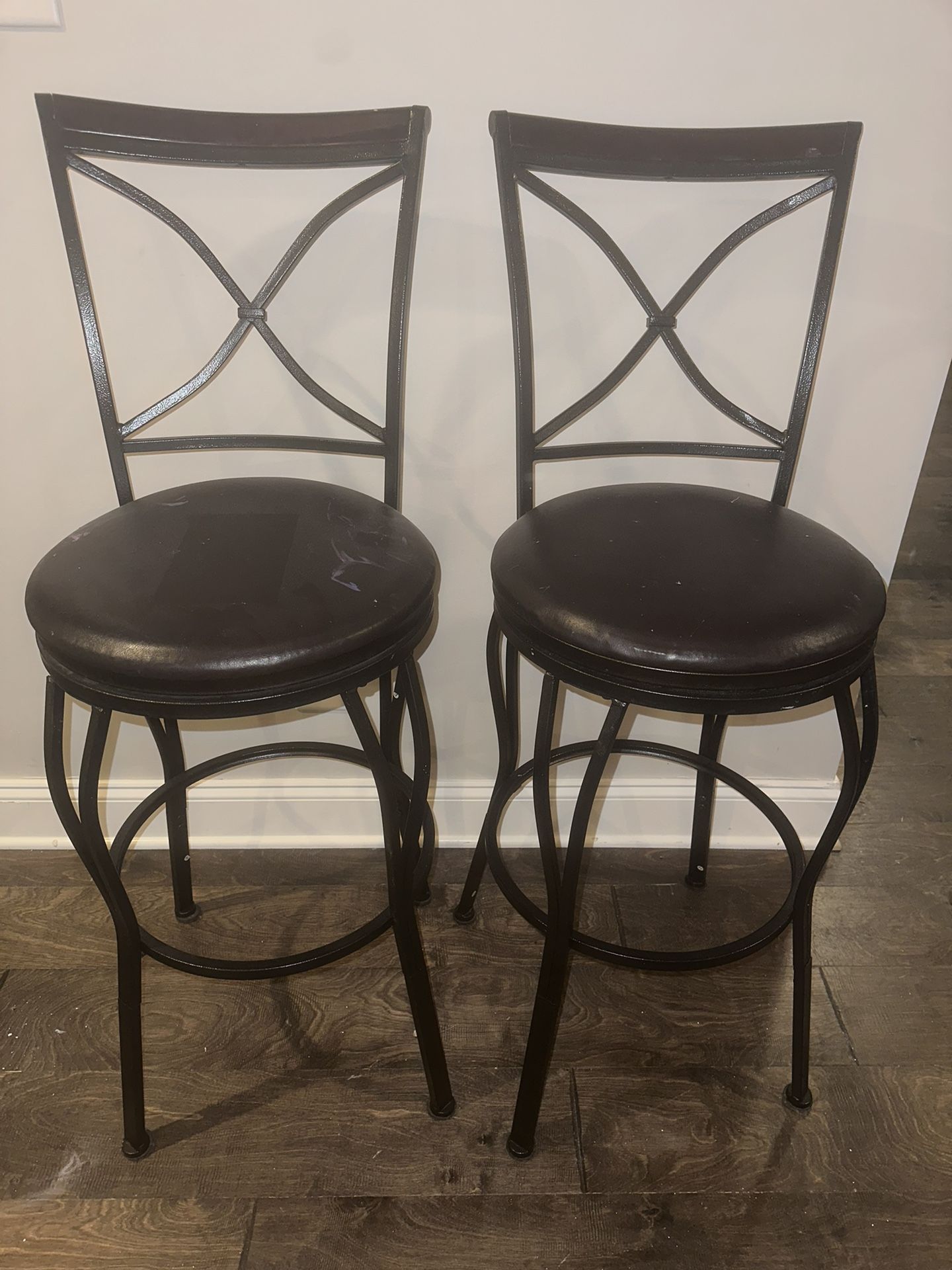 2 barstools