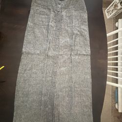 Size 4, gray tweed, long ski skirt excellent condition
