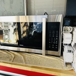 Hi everyone we have this new  in box microwave  regular price $300 wtb tax here on $200  Cash or Zelle we locate in hesperia   Galanz GLOMJA17S2B-10 O