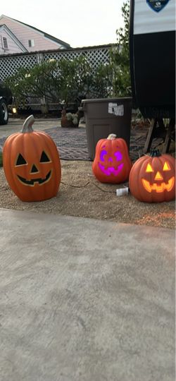 Halloween pumpkins lot 3