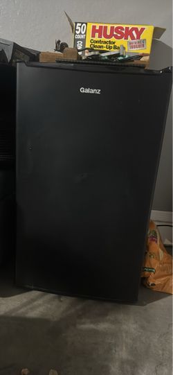 Galanz Mini Fridge with Freezer compartment