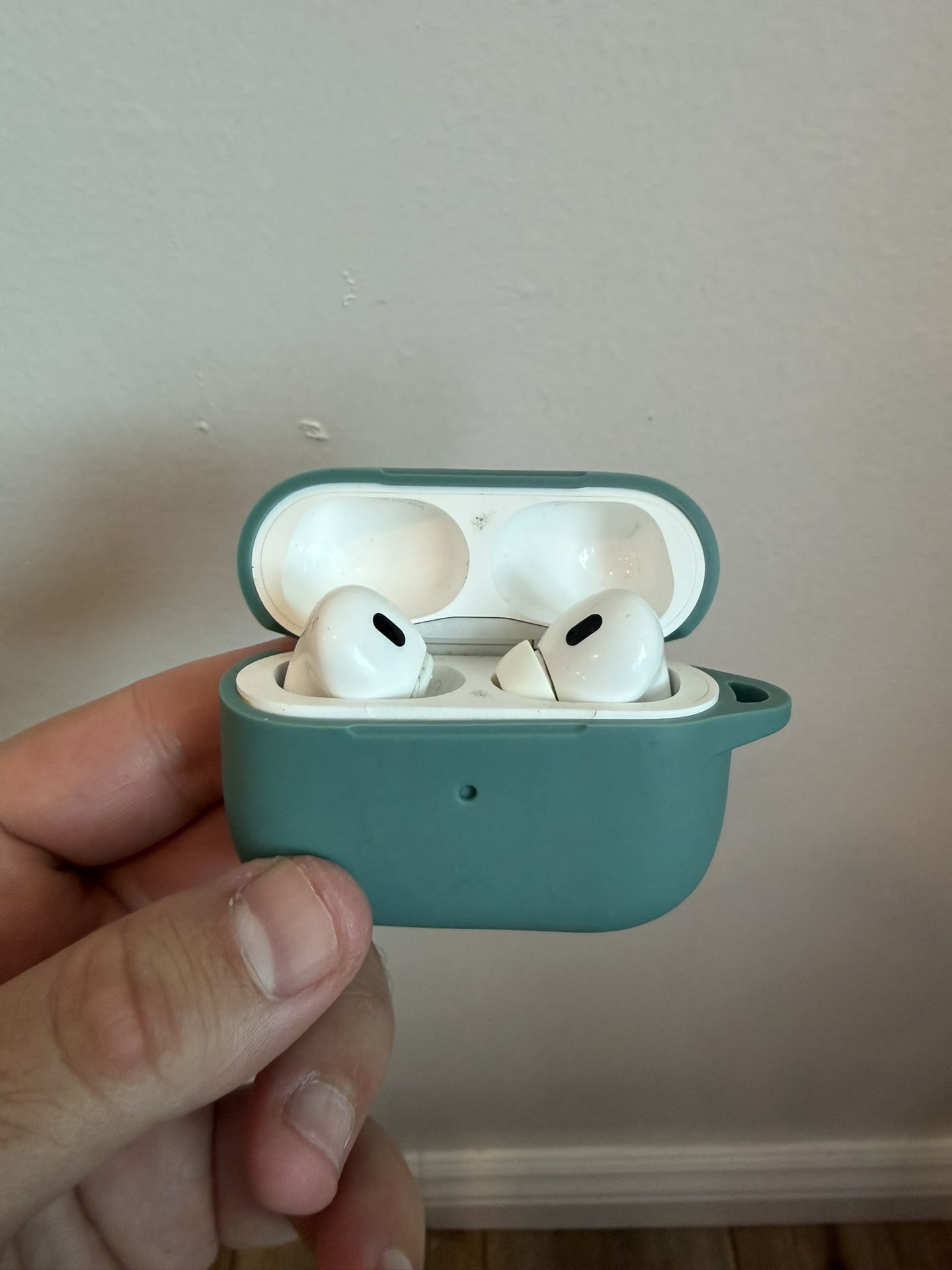 Apple AirPods Pro 2nd Generation (Lightning Charger)