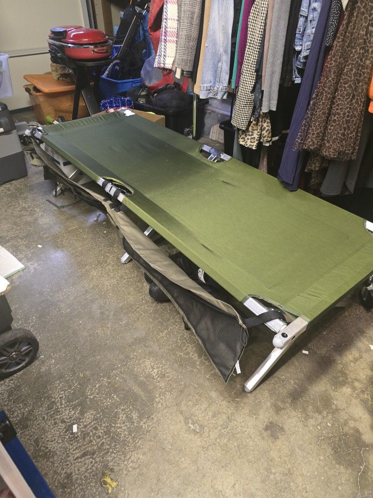 Cabelas XL cot, With Organizer