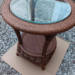 New Beautiful Table 24"tall 21"diameter