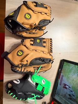 Wilson A300 Baseball Gloves & Mitt