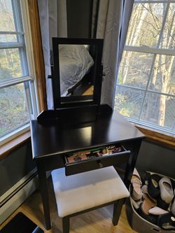Makeup Stand With Mirror And Bench