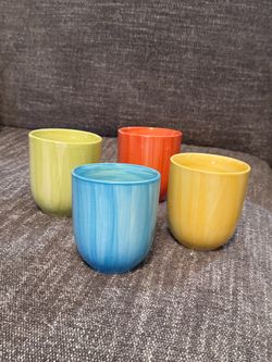 4 ceramic mugs