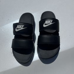 Size 11 Nike Offcourt Duo Slide. Missing tags.