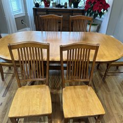 Raymour Flanigan Avery Dining Table And Chairs for Sale in