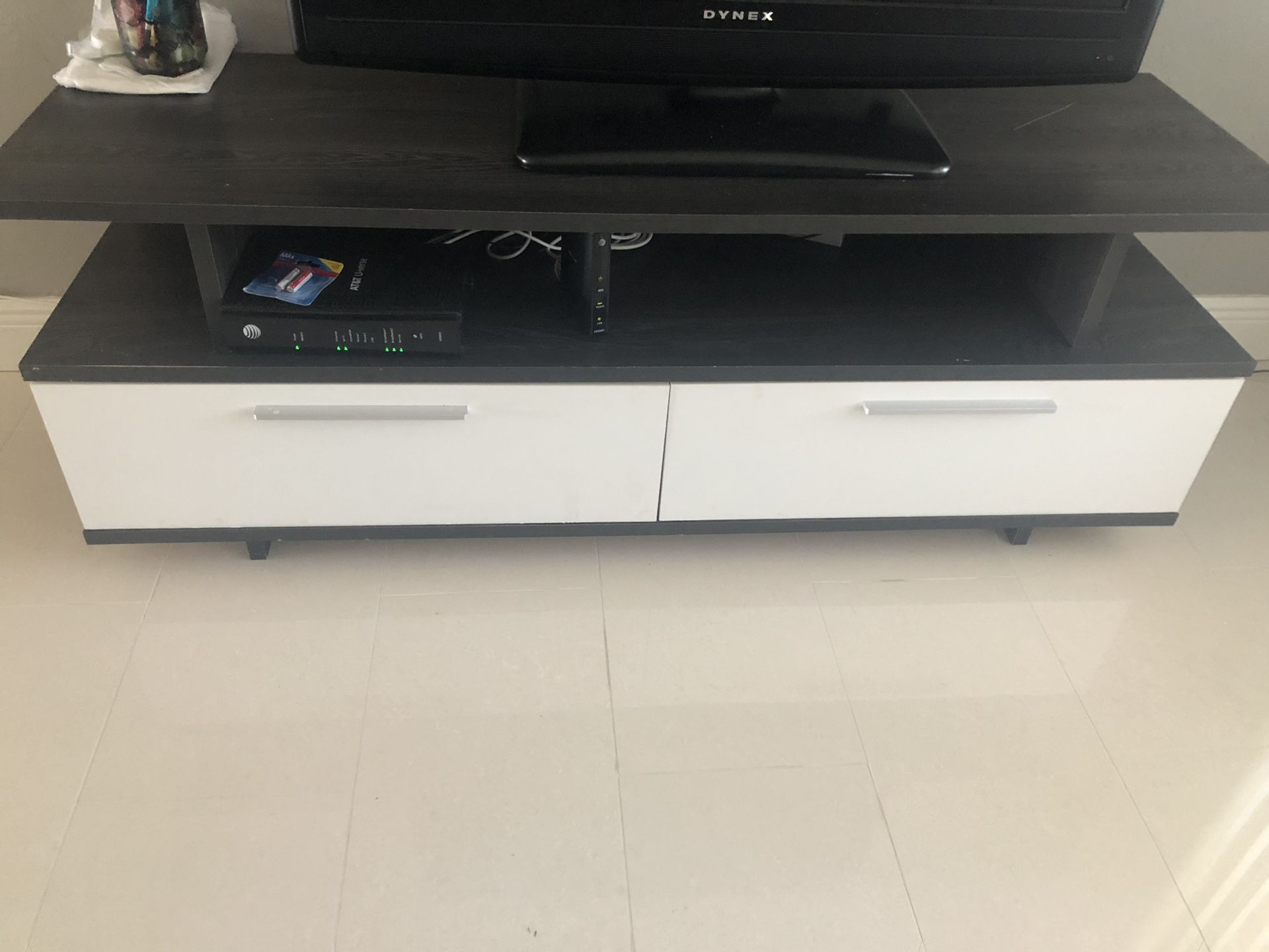 Entertainment/TV stand