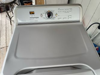 Good working Maytag bravos super capacity electric dryer for bigger loads
