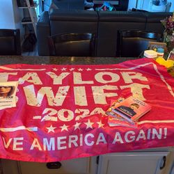 Taylor Swift Decor And Books