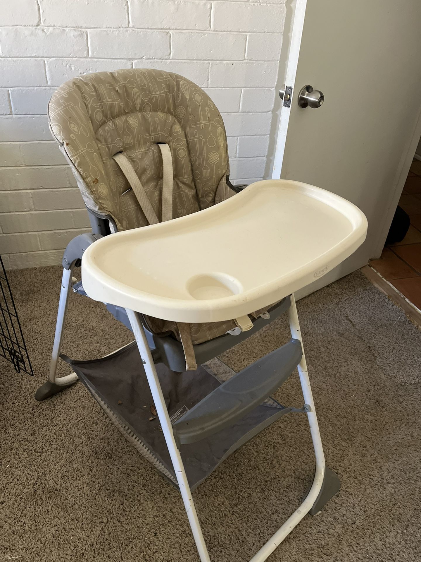 FREE High Chair Graco Slim Snacker