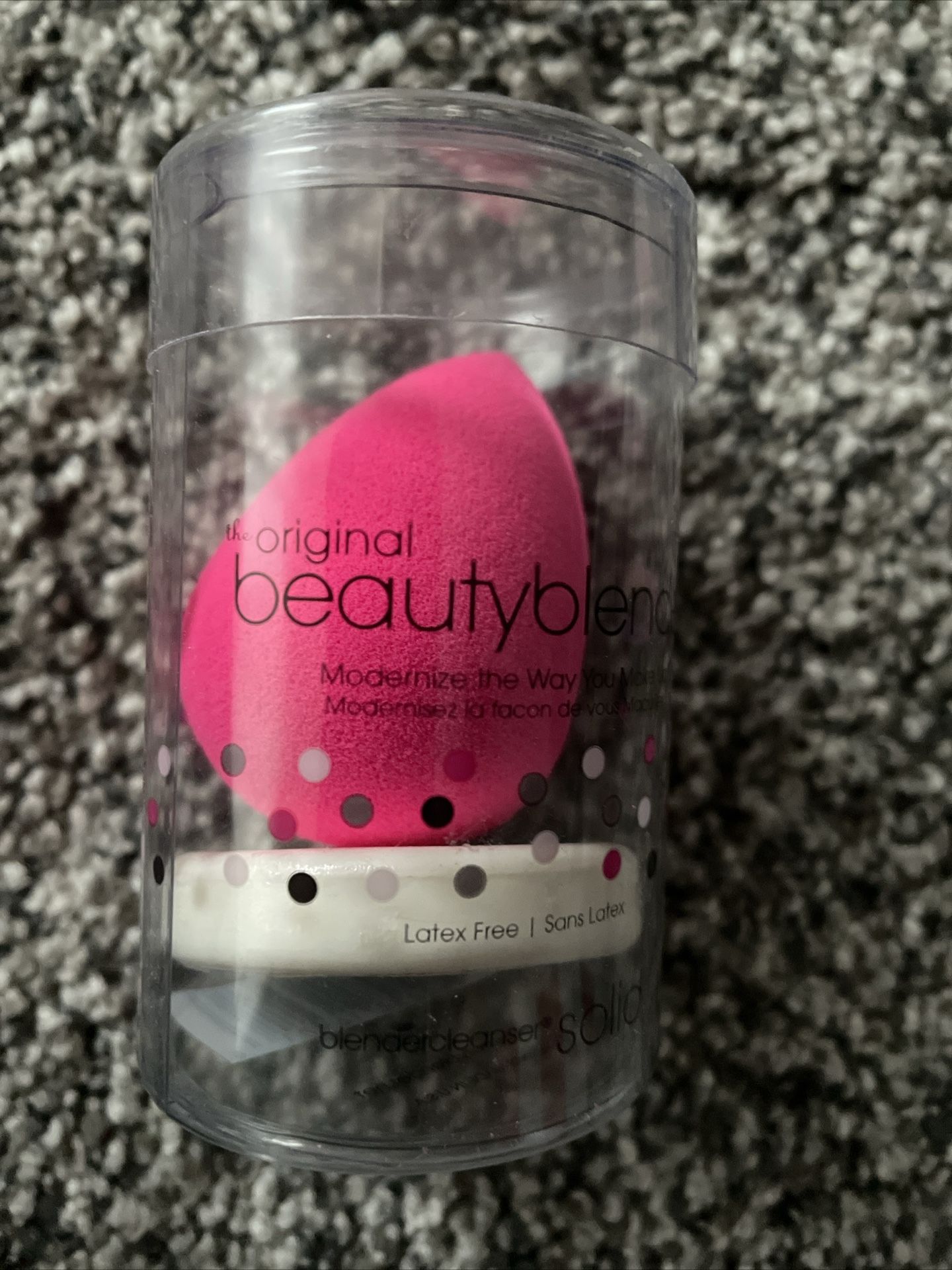 Beauty Blender And Cleaning Bar Kit