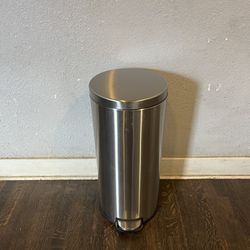 Round Step Trash Can 