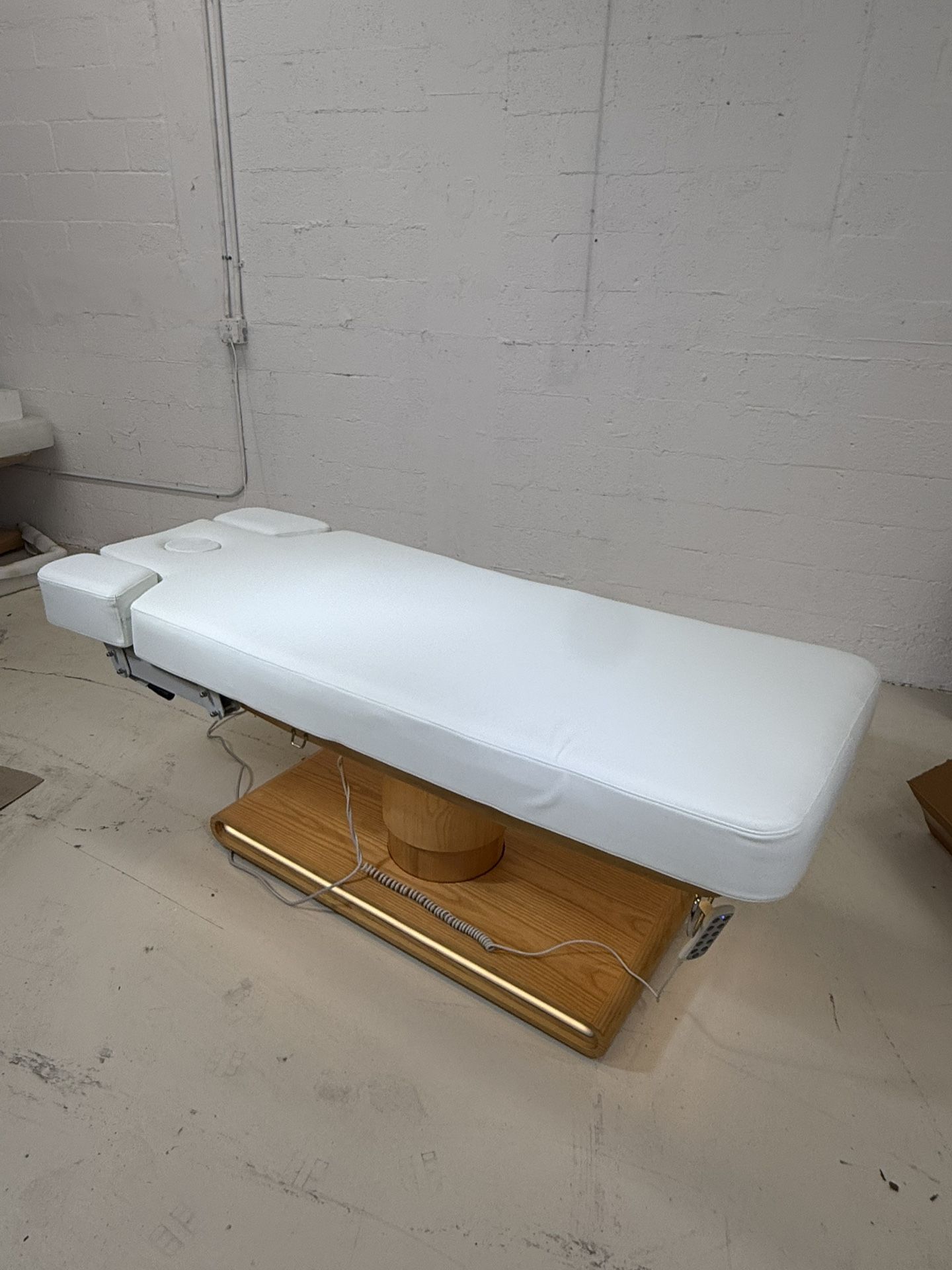 NEW EYELASH/MASSAGE BED ADJUSTABLE AUTOMATIC