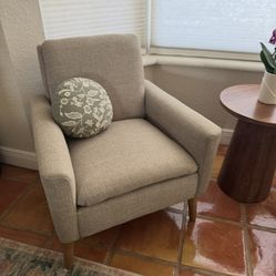 Accent Chair Pair Like New 