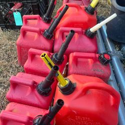 1 Gallon & 2 Gallons Plastic Containers 