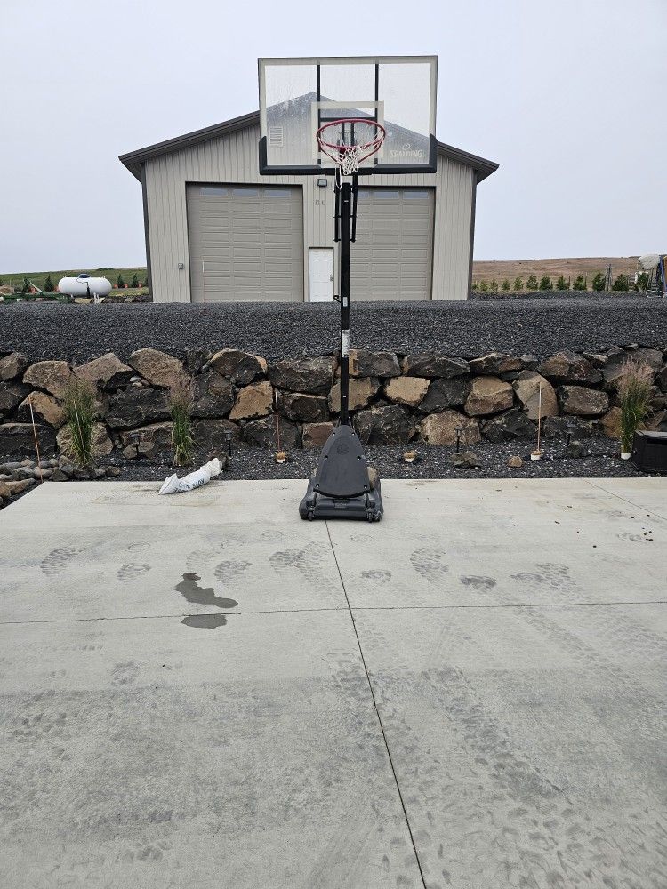 Spalding Basketball Hoop