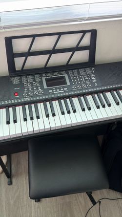 Piano Keyboard Like New with Bench