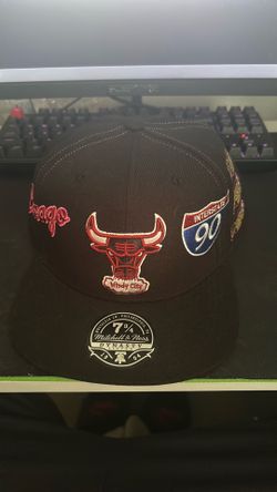 Mitchell and ness Chicago bull hat