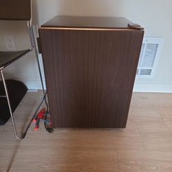 Mini Fridge-19x19x24.5h