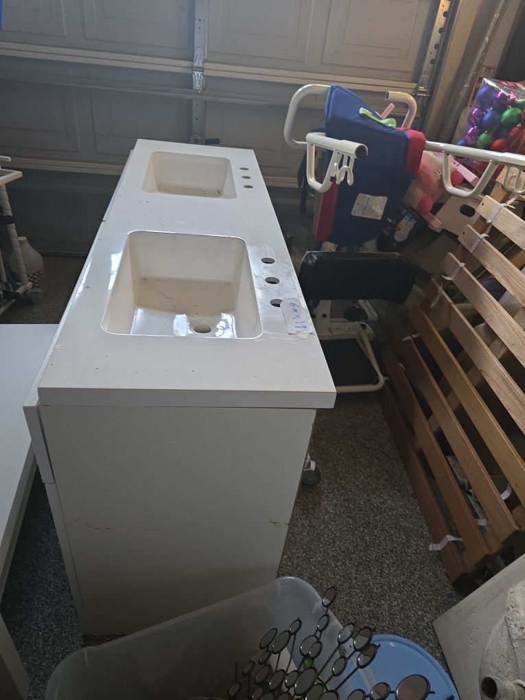 A Nice Cabinet Double Sink 60x19