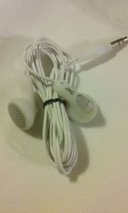 Headphones/earbuds/headset