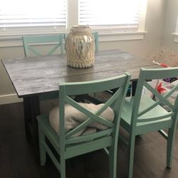 Table With 4 Wood Chairs