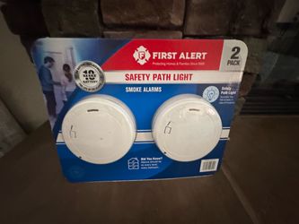First Alert 10-Year Smoke Alarms w/ Safety Path Light – 2 Pack – NEW