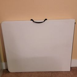 6' Foldable Table