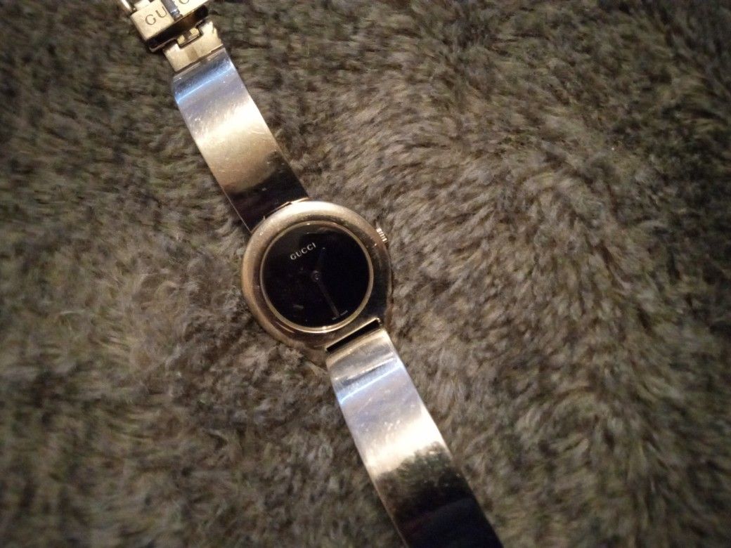 Woman's vintage 90s Gucci watch