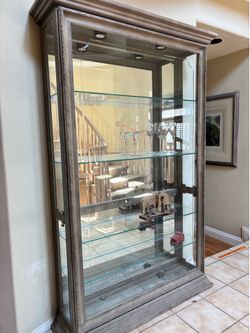 Beautiful Pulaski Glass Hutch