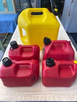 Blitz Gas Cans and Diesel Can Set of 5